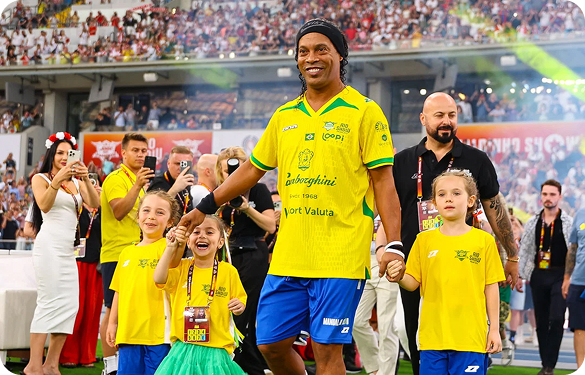 R10 BRAZÍLIA VS SLOVENSKÉ LEGENDY R10 TEAM Možnosti lístkov Ronaldinho a deti na stadione