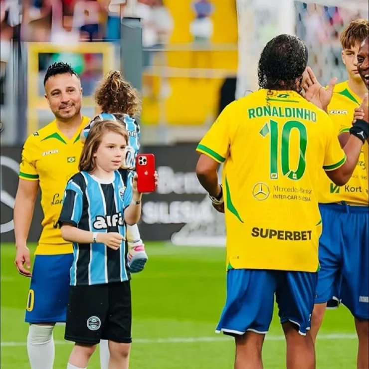 R10 BRAZÍLIA VS SLOVENSKÉ LEGENDY R10 TEAM Program eventu Youth Football Club